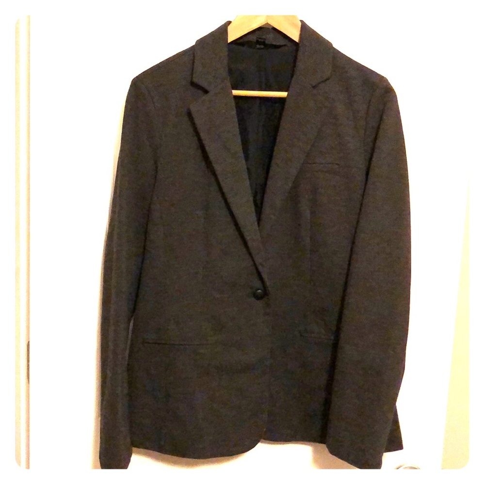 washable grey lined blazer great for travel